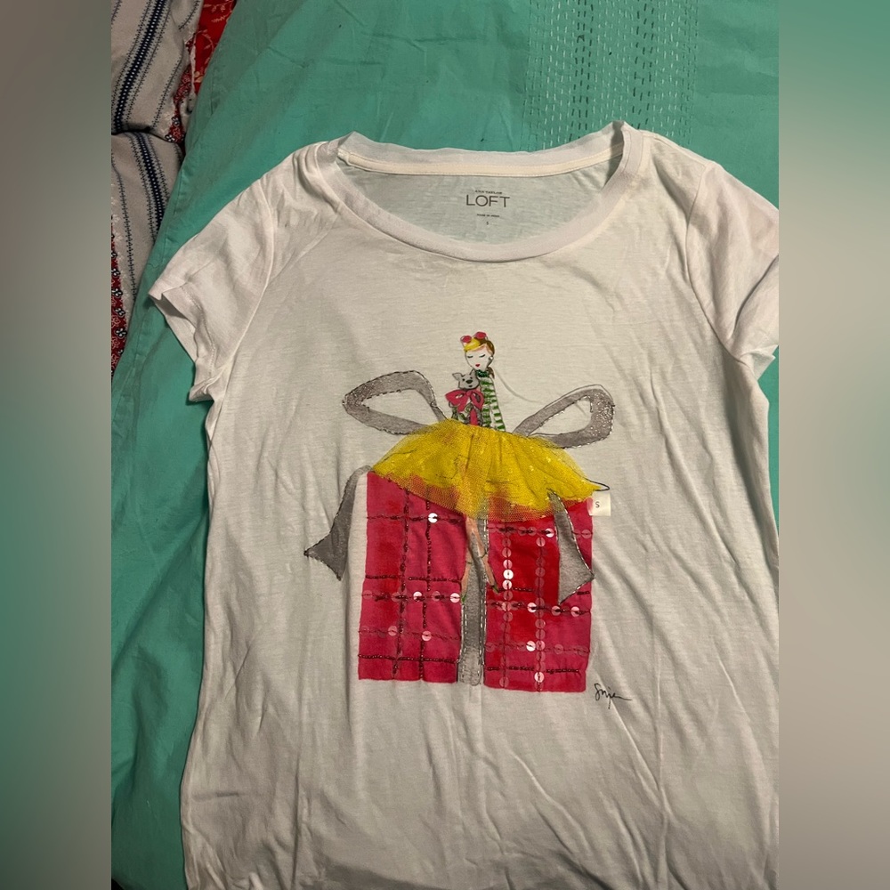 LOFT White Short Sleeved T Shirt w/festive sketch S